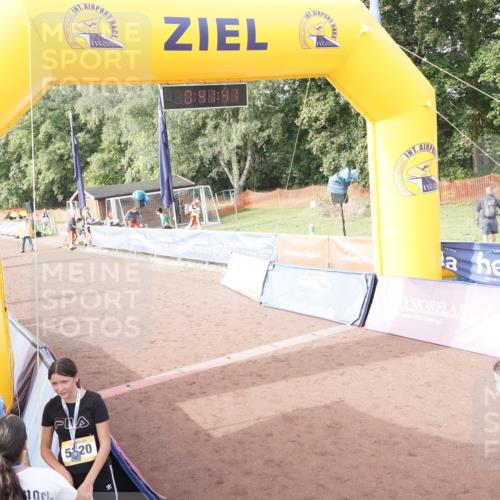 13.09.2026 - Airport Race Dennis Weichert http://msf.ph/oto/10339647 13.09.2026 10:42:14 Ziel 5102, 5103 meine-sportfotos.de