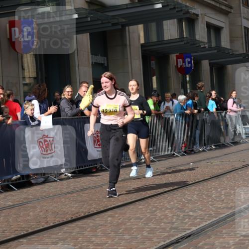 13.09.2026 - 21. swb-Marathon Bremen Strokosch-Dieckow http://msf.ph/oto/10339696 13.09.2026 11:06:46 Ziel 10156, 10360, 10378, 10663, 11100, 11257, 11393, 11439, 11600, 11684, 11696, 11759, 11822, 11823, 12255, 10323, 10654, 10795, 10849, 10853, 10989, 11021, 11028, 11066, 11240, 11370, 12124, 12146, 12217, 12219, 12249, 12485 meine-sportfotos.de