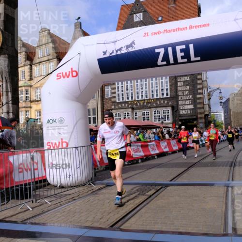 13.09.2026 - 21. swb-Marathon Bremen Tim E. http://msf.ph/oto/10339733 13.09.2026 11:09:48 Ziel 10234, 10386, 10417, 10424, 10556, 10664, 10694, 10712, 10769, 10785, 10823, 10981, 11192, 11225, 11882, 11883, 11914, 11915, 11937, 11995, 12322, 12409, 12474, 12532 meine-sportfotos.de