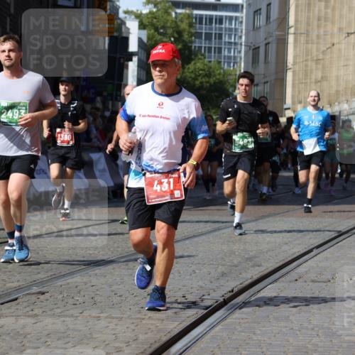 13.09.2026 - 21. swb-Marathon Bremen Strokosch-Dieckow http://msf.ph/oto/10339776 13.09.2026 13:20:26 Ziel 205, 431, 495, 511, 655, 1058, 1252, 1390, 1537, 1750, 1931, 1972, 2122, 2343, 2807, 2885, 2903, 3685, 3690, 4287, 5340, 5389, 5583, 5813, 5837, 6663, 7341, 7404, 7531, 7664, 9518, 9756, 13192, 541, 876, 1528, 2493, 3813, 4174, 4357, 4358, 5493, 5855, 6495, 6496, 7411, 9162, 9721, 9949 meine-sportfotos.de