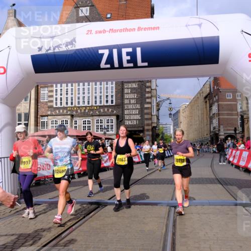 13.09.2026 - 21. swb-Marathon Bremen Tim E. http://msf.ph/oto/10339903 13.09.2026 11:09:53 Ziel 10234, 10386, 10417, 10424, 10556, 10696, 10712, 10769, 10785, 10981, 10990, 10991, 11192, 11225, 11914, 11937, 12409, 12474, 12532 meine-sportfotos.de