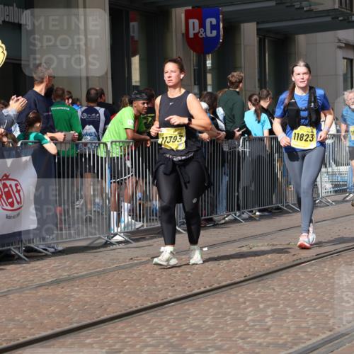 13.09.2026 - 21. swb-Marathon Bremen Strokosch-Dieckow http://msf.ph/oto/10339914 13.09.2026 11:06:56 Ziel 10156, 10205, 10360, 10488, 10695, 10748, 11100, 11123, 11246, 11393, 11417, 11439, 11600, 11684, 11696, 11759, 11822, 11823, 11865, 11917, 12020, 12173, 12255, 12266, 12536, 10323, 10378, 10654, 10663, 10795, 10849, 10989, 11066, 11257, 11370, 12124, 12146, 12219, 12249 meine-sportfotos.de