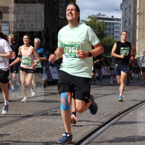 13.09.2026 - 21. swb-Marathon Bremen Strokosch-Dieckow http://msf.ph/oto/10339962 13.09.2026 13:31:46 Ziel 922, 1600, 1627, 2244, 2602, 2707, 3152, 3343, 3392, 3396, 3579, 3859, 4258, 4273, 4477, 4692, 4889, 5375, 5504, 5720, 5765, 5979, 6039, 6147, 6581, 6968, 6971, 7001, 7032, 7296, 7812, 8035, 8042, 8205, 8239, 8339, 8342, 8364, 8495, 8522, 8726, 9147, 9155, 9293, 9822, 9903, 13066, 578, 846, 2934, 3205, 3278, 3946, 4030, 4979, 4998, 5158, 5325, 6116, 6354, 7242, 7526, 7790, 8048, 8247, 8610, 8970, 9016, 9188, 9640, 9785 meine-sportfotos.de