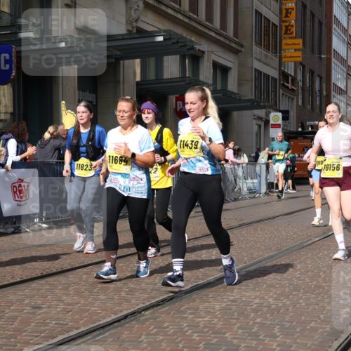 13.09.2026 - 21. swb-Marathon Bremen Strokosch-Dieckow http://msf.ph/oto/10339990 13.09.2026 11:06:59 Ziel 10156, 10205, 10360, 10488, 10695, 10748, 11100, 11123, 11246, 11393, 11417, 11439, 11600, 11684, 11696, 11759, 11767, 11822, 11823, 11865, 11917, 12020, 12173, 12210, 12255, 12266, 12536, 10323, 10378, 10663, 10795, 10989, 11066, 11257, 11370, 12124, 12146, 12219, 12249 meine-sportfotos.de