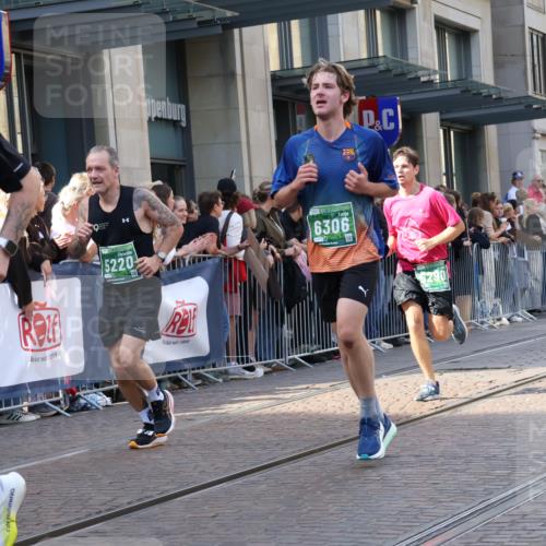 13.09.2026 - 21. swb-Marathon Bremen Strokosch-Dieckow http://msf.ph/oto/10340080 13.09.2026 13:27:09 Ziel 242, 323, 593, 857, 940, 1006, 1373, 1574, 2345, 2668, 3273, 3385, 3460, 3496, 3521, 4421, 4558, 5081, 5220, 5290, 5358, 5557, 5616, 6071, 6288, 6306, 7110, 9159, 9343, 9760, 10112, 10113, 13147, 531, 946, 1493, 1494, 2089, 2454, 3076, 3302, 3510, 3527, 4121, 4327, 4397, 4441, 4558, 4563, 4919, 5689, 5937, 5943, 6314, 6455, 6580, 6776, 7027, 7072, 7246, 7317, 7849, 8219, 8303, 9150, 9159, 9511, 9551, 9854, 9878, 10112 meine-sportfotos.de