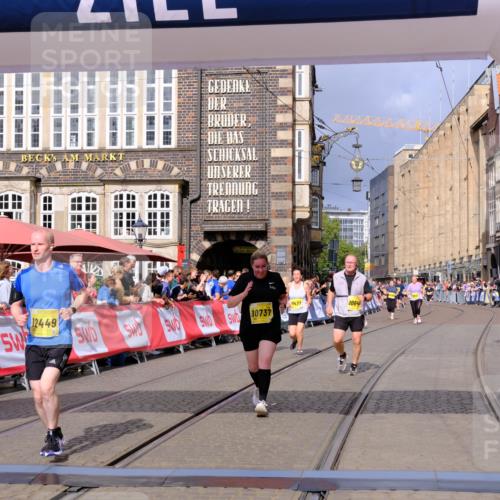 13.09.2026 - 21. swb-Marathon Bremen Tim E. http://msf.ph/oto/10340084 13.09.2026 11:10:03 Ziel 10234, 10386, 10417, 10424, 10645, 10696, 10712, 10737, 10785, 10990, 10991, 11192, 11383, 11437, 11441, 11937, 12409, 12449 meine-sportfotos.de