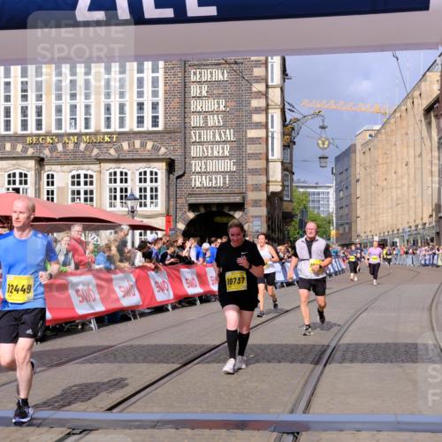 13.09.2026 - 21. swb-Marathon Bremen Tim E. http://msf.ph/oto/10340106 13.09.2026 11:10:03 Ziel 10234, 10386, 10417, 10424, 10645, 10696, 10712, 10737, 10785, 10990, 10991, 11192, 11383, 11437, 11441, 11937, 12409, 12449 meine-sportfotos.de