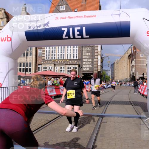 13.09.2026 - 21. swb-Marathon Bremen Tim E. http://msf.ph/oto/10340117 13.09.2026 11:10:06 Ziel 10234, 10417, 10435, 10645, 10696, 10737, 10785, 10990, 10991, 11383, 11437, 11441, 12449 meine-sportfotos.de