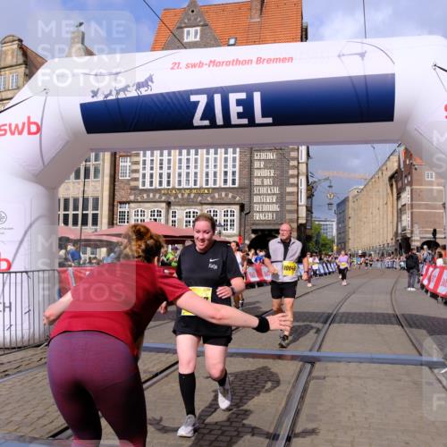 13.09.2026 - 21. swb-Marathon Bremen Tim E. http://msf.ph/oto/10340143 13.09.2026 11:10:06 Ziel 10234, 10417, 10435, 10645, 10696, 10737, 10785, 10990, 10991, 11383, 11437, 11441, 12449 meine-sportfotos.de