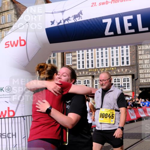 13.09.2026 - 21. swb-Marathon Bremen Tim E. http://msf.ph/oto/10340151 13.09.2026 11:10:08 Ziel 10234, 10417, 10435, 10645, 10696, 10737, 10785, 10990, 10991, 11119, 11383, 11437, 11441, 12449 meine-sportfotos.de