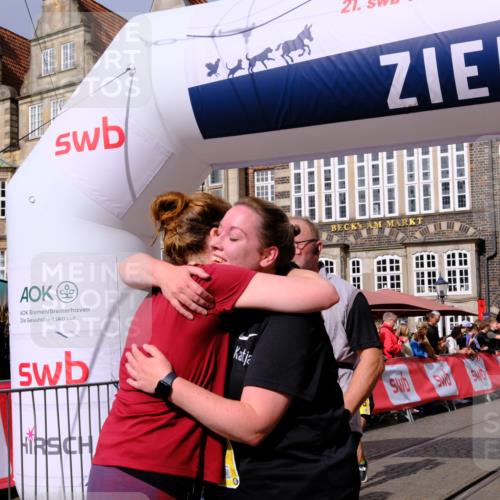 13.09.2026 - 21. swb-Marathon Bremen Tim E. http://msf.ph/oto/10340175 13.09.2026 11:10:08 Ziel 10234, 10417, 10435, 10645, 10696, 10737, 10785, 10990, 10991, 11119, 11383, 11437, 11441, 12449 meine-sportfotos.de
