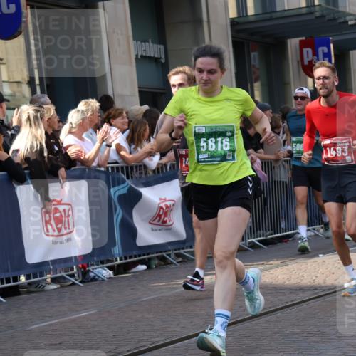 13.09.2026 - 21. swb-Marathon Bremen Strokosch-Dieckow http://msf.ph/oto/10340178 13.09.2026 13:27:12 Ziel 242, 323, 593, 857, 940, 1006, 1373, 1574, 2345, 2668, 2686, 3013, 3385, 3460, 3496, 3521, 4421, 4593, 5081, 5220, 5290, 5358, 5557, 5616, 6067, 6071, 6288, 6306, 7110, 9727, 9760, 13147, 531, 946, 1493, 1494, 2089, 2454, 3076, 3273, 3302, 3510, 3527, 4121, 4327, 4397, 4558, 4563, 5689, 5943, 6455, 6776, 7027, 7072, 7246, 7317, 7849, 8219, 8303, 9150, 9159, 9343, 9511, 9854, 9878, 10112, 10113 meine-sportfotos.de
