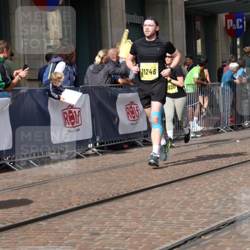 13.09.2026 - 21. swb-Marathon Bremen Strokosch-Dieckow http://msf.ph/oto/10340287 13.09.2026 11:07:08 Ziel 10138, 10205, 10279, 10280, 10363, 10364, 10488, 10501, 10505, 10580, 10695, 10748, 10907, 11123, 11223, 11246, 11417, 11600, 11759, 11767, 11822, 11823, 11865, 11899, 11917, 11924, 11934, 12020, 12167, 12168, 12173, 12210, 12266, 12277, 12419, 12536, 10156, 10360, 10378, 10663, 11066, 11100, 11257, 11393, 11439, 11684, 11696, 11822, 11823, 12124, 12249, 12255 meine-sportfotos.de