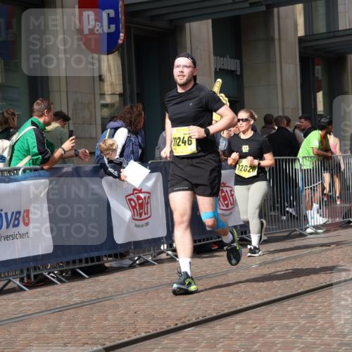 13.09.2026 - 21. swb-Marathon Bremen Strokosch-Dieckow http://msf.ph/oto/10340306 13.09.2026 11:07:09 Ziel 10138, 10205, 10279, 10280, 10363, 10364, 10488, 10501, 10505, 10580, 10695, 10748, 10907, 10935, 11123, 11223, 11246, 11417, 11600, 11759, 11767, 11865, 11899, 11917, 11924, 11934, 12020, 12167, 12168, 12173, 12210, 12266, 12277, 12419, 12536, 10156, 10360, 10378, 10663, 11100, 11257, 11393, 11439, 11600, 11684, 11696, 11822, 11823, 12124, 12249, 12255 meine-sportfotos.de