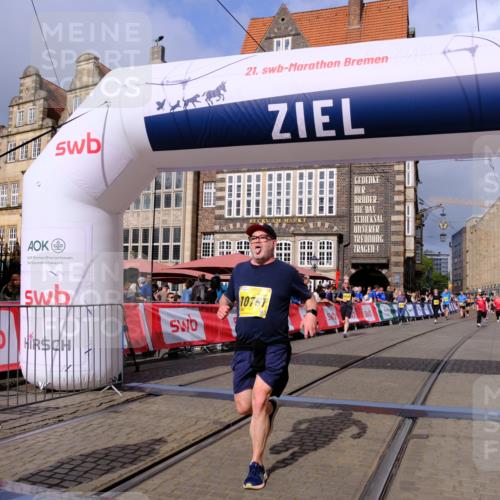 13.09.2026 - 21. swb-Marathon Bremen Tim E. http://msf.ph/oto/10340364 13.09.2026 11:10:19 Ziel 10299, 10435, 10751, 11119, 11383, 11437, 11441, 11933, 12117, 12207 meine-sportfotos.de