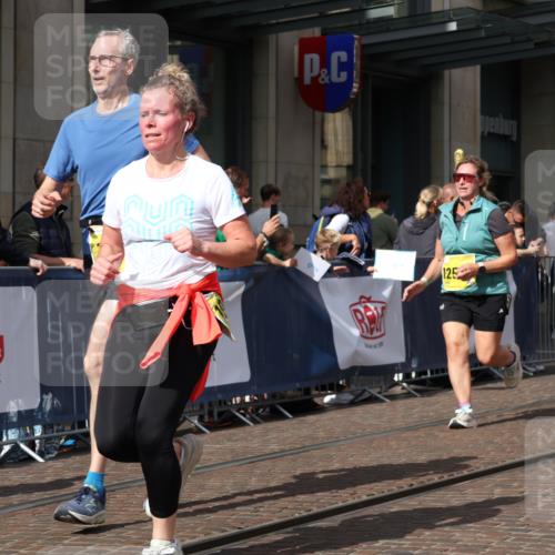 13.09.2026 - 21. swb-Marathon Bremen Strokosch-Dieckow http://msf.ph/oto/10340415 13.09.2026 11:07:12 Ziel 10138, 10205, 10279, 10280, 10363, 10364, 10488, 10501, 10505, 10580, 10595, 10695, 10748, 10907, 10935, 11123, 11223, 11246, 11417, 11643, 11767, 11865, 11899, 11917, 11924, 11934, 12020, 12167, 12168, 12173, 12194, 12210, 12266, 12277, 12419, 12509, 12536, 10156, 10360, 10378, 10663, 11100, 11246, 11257, 11393, 11439, 11600, 11684, 11696, 11759, 11822, 11823, 12255 meine-sportfotos.de