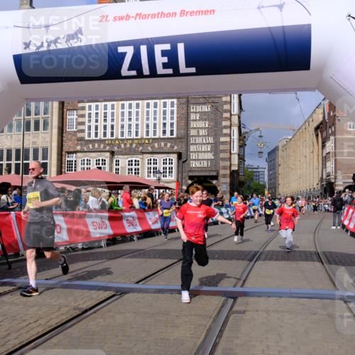 13.09.2026 - 21. swb-Marathon Bremen Tim E. http://msf.ph/oto/10340423 13.09.2026 11:10:24 Ziel 10299, 10435, 10751, 10963, 11119, 11732, 11933, 12117, 12207, 12293 meine-sportfotos.de