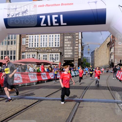 13.09.2026 - 21. swb-Marathon Bremen Tim E. http://msf.ph/oto/10340432 13.09.2026 11:10:24 Ziel 10299, 10435, 10751, 10963, 11119, 11732, 11933, 12117, 12207, 12293 meine-sportfotos.de