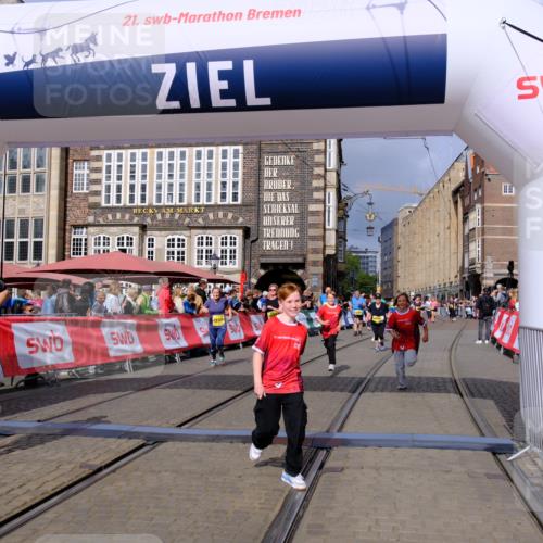 13.09.2026 - 21. swb-Marathon Bremen Tim E. http://msf.ph/oto/10340455 13.09.2026 11:10:24 Ziel 10299, 10435, 10751, 10963, 11119, 11732, 11933, 12117, 12207, 12293 meine-sportfotos.de
