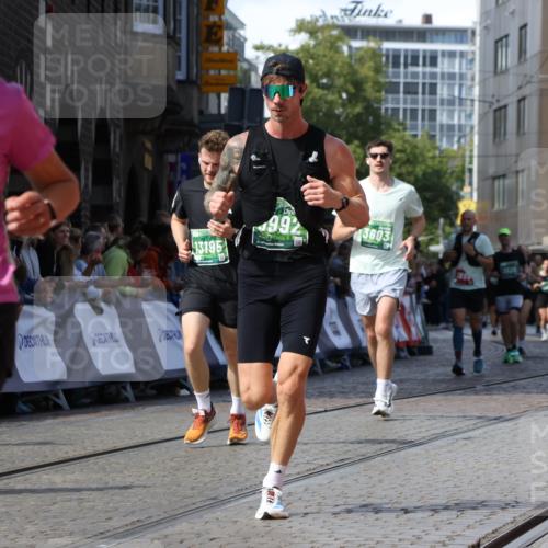 13.09.2026 - 21. swb-Marathon Bremen Strokosch-Dieckow http://msf.ph/oto/10340463 13.09.2026 13:26:22 Ziel 1163, 1647, 1896, 2062, 2666, 2708, 2987, 3248, 3516, 4067, 4476, 4724, 5558, 5701, 5854, 6135, 6605, 6886, 7638, 7780, 8271, 8361, 8592, 8635, 9266, 9794, 1368, 1649, 3526, 3603, 4077, 5992, 6548, 9260, 13195 meine-sportfotos.de