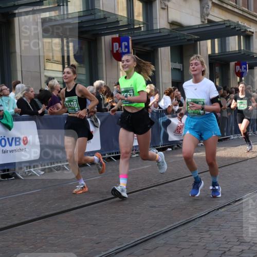 13.09.2026 - 21. swb-Marathon Bremen Strokosch-Dieckow http://msf.ph/oto/10340481 13.09.2026 13:27:20 Ziel 323, 440, 534, 593, 762, 857, 940, 1006, 1373, 1574, 1932, 2345, 2668, 2686, 3013, 3135, 3460, 3521, 3970, 4421, 4496, 4593, 4744, 5081, 5220, 5290, 5358, 5557, 5616, 6067, 6306, 7042, 7110, 7138, 7358, 8351, 9494, 9727, 13198, 242, 1493, 1494, 2454, 3273, 3385, 3496, 4121, 4397, 4558, 4563, 6071, 6288, 6776, 7027, 7072, 7849, 8219, 9159, 9343, 9511, 9760, 9854, 9878, 10112, 10113, 13147 meine-sportfotos.de