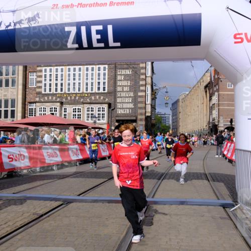 13.09.2026 - 21. swb-Marathon Bremen Tim E. http://msf.ph/oto/10340483 13.09.2026 11:10:24 Ziel 10299, 10435, 10751, 10963, 11119, 11732, 11933, 12117, 12207, 12293 meine-sportfotos.de