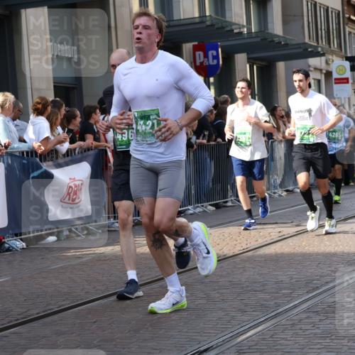 13.09.2026 - 21. swb-Marathon Bremen Strokosch-Dieckow http://msf.ph/oto/10340589 13.09.2026 13:27:23 Ziel 323, 440, 534, 762, 857, 940, 1006, 1373, 1574, 1932, 2345, 2668, 2686, 3013, 3135, 3460, 3521, 3576, 3970, 4106, 4133, 4265, 4421, 4496, 4593, 4744, 5081, 5220, 5290, 5557, 6067, 6468, 6522, 7042, 7110, 7138, 7358, 8351, 9494, 9727, 13198, 242, 593, 1493, 1494, 2454, 3273, 3385, 3496, 4121, 4397, 4558, 4563, 5220, 5290, 5358, 5616, 6071, 6288, 6306, 6776, 7072, 7849, 8219, 9159, 9343, 9760, 9878, 10112, 10113, 13147 meine-sportfotos.de