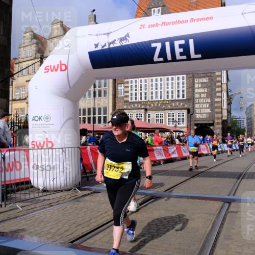 13.09.2026 - 21. swb-Marathon Bremen Tim E. http://msf.ph/oto/10340609 13.09.2026 11:10:30 Ziel 10361, 10362, 10751, 10963, 11080, 11382, 11725, 11732, 11933, 12117, 12207, 12293 meine-sportfotos.de