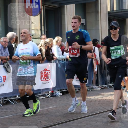 13.09.2026 - 21. swb-Marathon Bremen Strokosch-Dieckow http://msf.ph/oto/10340776 13.09.2026 13:27:28 Ziel 323, 440, 488, 534, 762, 857, 1006, 1456, 1932, 2668, 2686, 3013, 3135, 3460, 3480, 3521, 3576, 3970, 4106, 4133, 4265, 4421, 4496, 4593, 4744, 5081, 5462, 5557, 6067, 6468, 6522, 7042, 7138, 7358, 8188, 8351, 9067, 9145, 9494, 9727, 13198, 242, 323, 593, 940, 1006, 1373, 1574, 2345, 3273, 3385, 3496, 3521, 4121, 4558, 5220, 5290, 5358, 5616, 6071, 6288, 6306, 6776, 7110, 7849, 8219, 9159, 9343, 9760, 10112, 10113, 13147 meine-sportfotos.de
