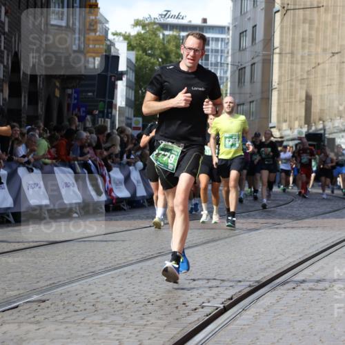 13.09.2026 - 21. swb-Marathon Bremen Strokosch-Dieckow http://msf.ph/oto/10340868 13.09.2026 13:26:37 Ziel 1649, 1896, 2434, 2658, 3603, 3983, 4723, 4724, 5747, 5854, 5906, 5934, 5992, 6230, 6639, 6886, 7626, 8635, 8817, 13195, 2779, 3852, 3893, 4441, 4598, 4919, 5054, 5937, 6289, 6314, 6375, 6580, 8112, 8303, 9551, 13097 meine-sportfotos.de