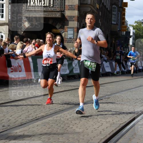 13.09.2026 - 21. swb-Marathon Bremen Strokosch-Dieckow http://msf.ph/oto/10340895 13.09.2026 13:31:54 Ziel 310, 922, 1600, 2602, 2707, 3115, 3152, 3239, 3343, 3392, 3579, 3858, 3859, 4164, 4258, 4273, 4692, 4889, 5426, 5504, 6039, 6062, 6100, 6147, 6193, 6581, 6602, 6968, 6971, 7032, 7608, 7941, 8042, 8166, 8205, 8206, 8239, 8364, 8495, 8522, 9155, 9293, 9568, 9903, 2310, 2934, 3946, 4566, 4797, 4979, 6116, 7526, 7818, 8610, 9640 meine-sportfotos.de