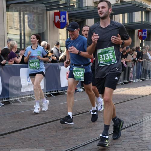 13.09.2026 - 21. swb-Marathon Bremen Strokosch-Dieckow http://msf.ph/oto/10340897 13.09.2026 13:27:33 Ziel 440, 488, 534, 762, 857, 1343, 1456, 1932, 2686, 3013, 3135, 3480, 3576, 3970, 4106, 4133, 4265, 4421, 4496, 4593, 4744, 5462, 6067, 6468, 6522, 7042, 7138, 7358, 8188, 8351, 8656, 9067, 9145, 9494, 9727, 13069, 13198, 242, 323, 593, 857, 940, 1006, 1373, 1574, 2345, 2668, 3273, 3385, 3460, 3496, 3521, 4421, 4558, 5081, 5220, 5290, 5358, 5557, 5616, 6071, 6288, 6306, 7110, 8219, 9159, 9343, 9760, 10112, 10113, 13147 meine-sportfotos.de
