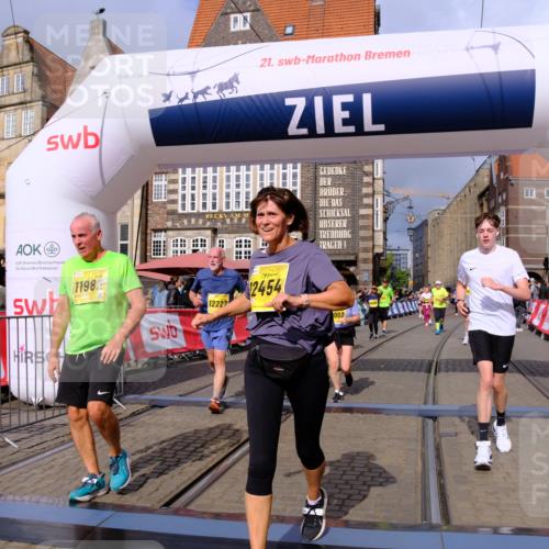 13.09.2026 - 21. swb-Marathon Bremen Tim E. http://msf.ph/oto/10340903 13.09.2026 11:10:45 Ziel 10002, 10169, 10247, 10361, 10362, 10422, 10706, 10719, 10768, 10791, 10890, 11080, 11283, 11298, 11300, 11382, 11725, 11957, 11982, 12183, 12227, 12454, 12550 meine-sportfotos.de