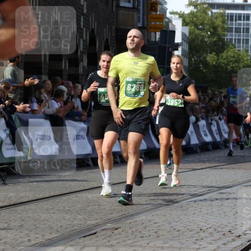 13.09.2026 - 21. swb-Marathon Bremen Strokosch-Dieckow http://msf.ph/oto/10340932 13.09.2026 13:26:40 Ziel 1649, 2434, 2658, 3603, 3983, 4723, 5747, 5854, 5906, 5934, 5992, 6230, 6639, 7626, 8817, 13195, 531, 3076, 3302, 3510, 3852, 3893, 4441, 4598, 4919, 5054, 5937, 5943, 6289, 6314, 6455, 6580, 7246, 7317, 8112, 8303, 9551, 13097 meine-sportfotos.de