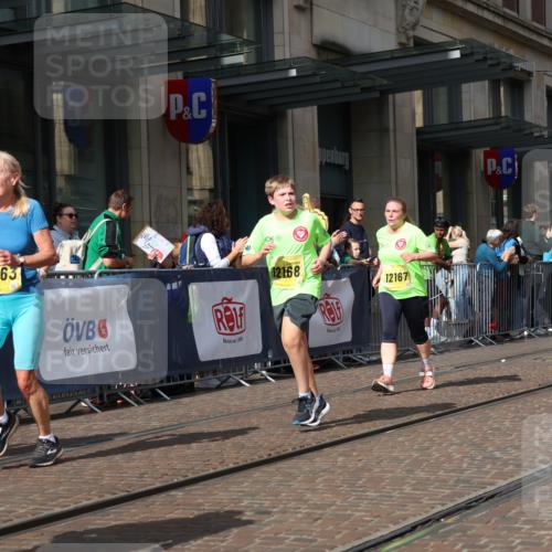 13.09.2026 - 21. swb-Marathon Bremen Strokosch-Dieckow http://msf.ph/oto/10340990 13.09.2026 11:07:26 Ziel 10138, 10279, 10280, 10363, 10364, 10501, 10505, 10580, 10595, 10660, 10661, 10674, 10830, 10871, 10907, 10935, 10937, 11037, 11223, 11515, 11643, 11899, 11924, 11934, 12024, 12097, 12167, 12168, 12194, 12277, 12307, 12419, 12509, 12511, 12512, 10205, 10360, 10488, 10695, 10748, 11100, 11123, 11246, 11393, 11417, 11439, 11600, 11684, 11696, 11759, 11767, 11822, 11823, 11865, 11917, 12020, 12173, 12210, 12255, 12266 meine-sportfotos.de