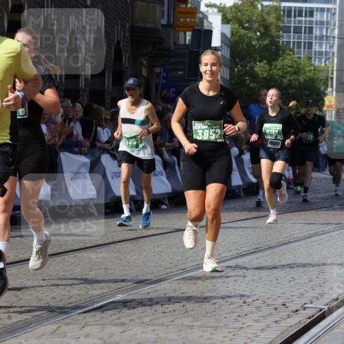 13.09.2026 - 21. swb-Marathon Bremen Strokosch-Dieckow http://msf.ph/oto/10341042 13.09.2026 13:26:41 Ziel 1368, 1649, 2434, 2658, 3603, 3983, 4723, 5747, 5906, 5934, 5992, 6230, 6639, 7626, 8817, 13195, 531, 946, 2089, 3076, 3302, 3510, 3852, 3893, 4441, 4598, 4919, 5054, 5937, 5943, 6314, 6455, 6580, 7246, 7317, 8112, 8303, 9551, 13097 meine-sportfotos.de