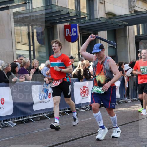 13.09.2026 - 21. swb-Marathon Bremen Strokosch-Dieckow http://msf.ph/oto/10341045 13.09.2026 13:27:38 Ziel 440, 488, 534, 762, 1343, 1456, 1932, 3135, 3480, 3576, 3970, 4106, 4133, 4265, 4496, 4744, 5462, 6468, 6522, 7042, 7138, 7358, 7926, 8188, 8351, 8656, 9067, 9145, 9494, 13069, 13198, 242, 323, 593, 857, 940, 1006, 1373, 1574, 2345, 2668, 2686, 3013, 3385, 3460, 3496, 3521, 4421, 4496, 4593, 5081, 5220, 5290, 5358, 5557, 5616, 6067, 6071, 6288, 6306, 7110, 9727, 9760, 13147 meine-sportfotos.de