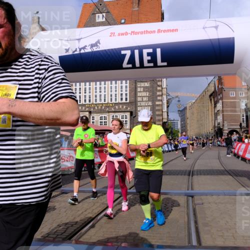 13.09.2026 - 21. swb-Marathon Bremen Tim E. http://msf.ph/oto/10341085 13.09.2026 11:10:52 Ziel 10002, 10169, 10247, 10422, 10719, 10768, 10791, 10890, 11047, 11283, 11298, 11300, 11309, 11583, 11736, 11846, 11957, 11982, 12183, 12227, 12454, 12550 meine-sportfotos.de
