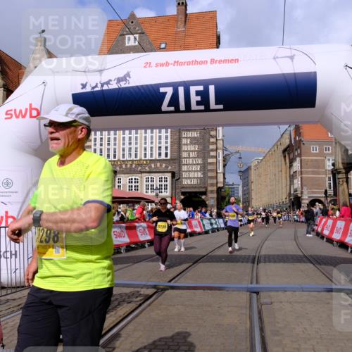 13.09.2026 - 21. swb-Marathon Bremen Tim E. http://msf.ph/oto/10341159 13.09.2026 11:10:53 Ziel 10002, 10247, 10422, 10719, 10768, 10791, 11047, 11283, 11298, 11300, 11309, 11327, 11583, 11736, 11846, 11982, 12183, 12227, 12454 meine-sportfotos.de