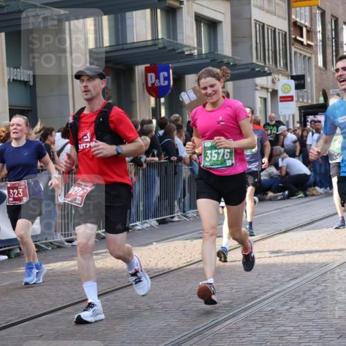 13.09.2026 - 21. swb-Marathon Bremen Strokosch-Dieckow http://msf.ph/oto/10341212 13.09.2026 13:27:42 Ziel 488, 534, 762, 1343, 1456, 3135, 3480, 3576, 4106, 4133, 4265, 4744, 5360, 5462, 6468, 6522, 7042, 7926, 8188, 8351, 8656, 9067, 9145, 9167, 9168, 9543, 9738, 9881, 13069, 13198, 323, 440, 593, 857, 940, 1006, 1373, 1574, 1932, 2345, 2668, 2686, 3013, 3460, 3496, 3521, 3970, 4421, 4496, 4593, 5081, 5220, 5290, 5358, 5557, 5616, 6067, 6306, 7110, 7138, 7358, 8351, 9494, 9727, 13198 meine-sportfotos.de