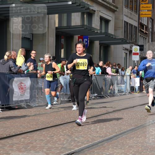13.09.2026 - 21. swb-Marathon Bremen Strokosch-Dieckow http://msf.ph/oto/10341476 13.09.2026 11:07:38 Ziel 10139, 10404, 10493, 10660, 10661, 10674, 10767, 10830, 10871, 10937, 11037, 11044, 11378, 11404, 11515, 11659, 11831, 11833, 11958, 12024, 12031, 12066, 12097, 12160, 12248, 12307, 12384, 12389, 12511, 12512, 10138, 10205, 10279, 10280, 10363, 10364, 10488, 10501, 10505, 10580, 10595, 10695, 10748, 10907, 10935, 11123, 11223, 11417, 11643, 11767, 11865, 11899, 11917, 11924, 11934, 12020, 12167, 12168, 12173, 12194, 12210, 12266, 12277 meine-sportfotos.de