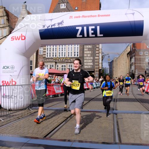 13.09.2026 - 21. swb-Marathon Bremen Tim E. http://msf.ph/oto/10341592 13.09.2026 11:11:16 Ziel 10148, 10163, 10313, 10461, 10462, 10527, 10547, 10644, 10653, 10792, 10841, 11043, 11141, 11237, 11335, 11465, 11483, 11691, 11756, 11993, 12401, 12507 meine-sportfotos.de