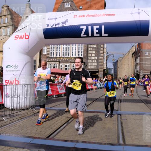 13.09.2026 - 21. swb-Marathon Bremen Tim E. http://msf.ph/oto/10341600 13.09.2026 11:11:16 Ziel 10148, 10163, 10313, 10461, 10462, 10527, 10547, 10644, 10653, 10792, 10841, 11043, 11141, 11237, 11335, 11465, 11483, 11691, 11756, 11993, 12401, 12507 meine-sportfotos.de