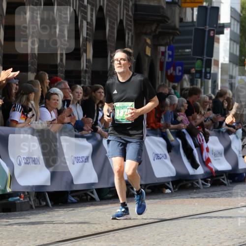 13.09.2026 - 21. swb-Marathon Bremen Strokosch-Dieckow http://msf.ph/oto/10341674 13.09.2026 13:26:58 Ziel 1368, 2779, 3526, 3852, 3893, 4077, 4598, 5054, 6289, 6375, 6548, 8112, 9260, 13097, 1493, 1494, 2454, 4121, 4397, 4558, 4563, 6776, 7027, 7072, 7849, 8219, 9159, 9511, 9854, 9878, 10112 meine-sportfotos.de