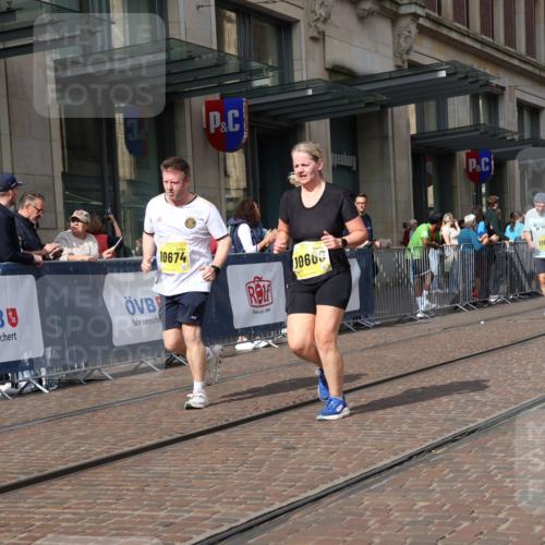 13.09.2026 - 21. swb-Marathon Bremen Strokosch-Dieckow http://msf.ph/oto/10341696 13.09.2026 11:07:48 Ziel 10135, 10139, 10188, 10404, 10493, 10660, 10767, 10793, 10851, 10859, 11032, 11044, 11263, 11378, 11404, 11659, 11831, 11833, 11958, 12031, 12066, 12160, 12248, 12325, 12384, 12389, 10138, 10279, 10280, 10363, 10364, 10501, 10505, 10580, 10595, 10661, 10674, 10830, 10871, 10907, 10935, 10937, 11037, 11223, 11515, 11643, 11899, 11924, 11934, 12024, 12097, 12167, 12168, 12194, 12277, 12307, 12511, 12512 meine-sportfotos.de