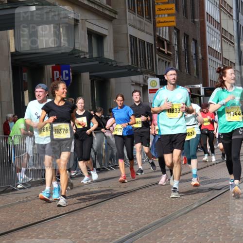 13.09.2026 - 21. swb-Marathon Bremen Strokosch-Dieckow http://msf.ph/oto/10341723 13.09.2026 11:07:49 Ziel 10135, 10139, 10188, 10404, 10493, 10660, 10767, 10793, 10851, 10859, 11032, 11044, 11263, 11378, 11404, 11659, 11831, 11833, 11958, 12031, 12066, 12160, 12248, 12325, 12384, 12389, 10138, 10279, 10280, 10363, 10364, 10501, 10505, 10580, 10595, 10661, 10674, 10830, 10871, 10907, 10935, 10937, 11037, 11223, 11515, 11643, 11899, 11924, 11934, 12024, 12097, 12167, 12168, 12194, 12277, 12307, 12511, 12512 meine-sportfotos.de