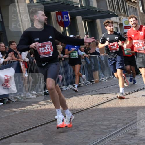13.09.2026 - 21. swb-Marathon Bremen Strokosch-Dieckow http://msf.ph/oto/10341742 13.09.2026 13:27:59 Ziel 178, 210, 1380, 1460, 2047, 2977, 3114, 3294, 3334, 3597, 4250, 4506, 5250, 5360, 5683, 5889, 6182, 7926, 8429, 8570, 9064, 9167, 9168, 9543, 9549, 9738, 9881, 440, 488, 534, 762, 1343, 1456, 1932, 2686, 3013, 3135, 3480, 3576, 3970, 4106, 4133, 4265, 4496, 4593, 4744, 5462, 6067, 6468, 6522, 7042, 7138, 7358, 8188, 8351, 8656, 9067, 9145, 9494, 9727, 13069, 13198 meine-sportfotos.de