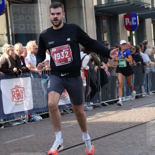 13.09.2026 - 21. swb-Marathon Bremen Strokosch-Dieckow http://msf.ph/oto/10341757 13.09.2026 13:27:59 Ziel 178, 210, 1380, 1460, 2047, 2977, 3114, 3294, 3334, 3597, 4250, 4506, 5250, 5360, 5683, 5889, 6182, 7926, 8429, 8570, 9064, 9167, 9168, 9543, 9549, 9738, 9881, 440, 488, 534, 762, 1343, 1456, 1932, 2686, 3013, 3135, 3480, 3576, 3970, 4106, 4133, 4265, 4496, 4593, 4744, 5462, 6067, 6468, 6522, 7042, 7138, 7358, 8188, 8351, 8656, 9067, 9145, 9494, 9727, 13069, 13198 meine-sportfotos.de