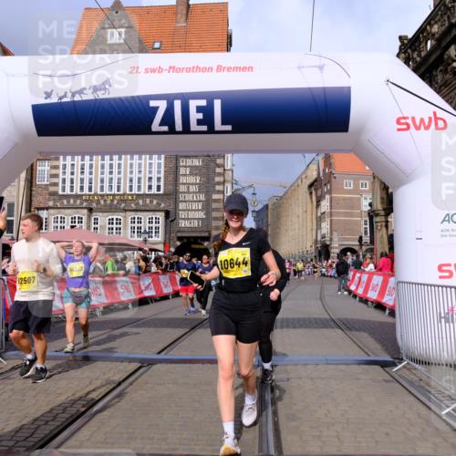 13.09.2026 - 21. swb-Marathon Bremen Tim E. http://msf.ph/oto/10341763 13.09.2026 11:11:23 Ziel 10313, 10527, 10611, 10644, 10653, 10792, 10841, 11043, 11062, 11141, 11237, 11483, 11679, 11691, 11993, 12396, 12401, 12507 meine-sportfotos.de