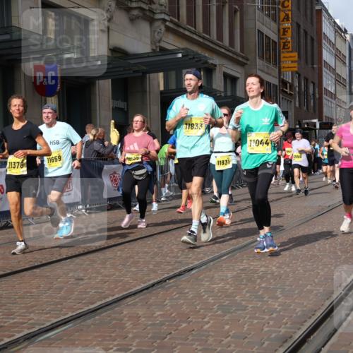 13.09.2026 - 21. swb-Marathon Bremen Strokosch-Dieckow http://msf.ph/oto/10341771 13.09.2026 11:07:51 Ziel 10135, 10139, 10188, 10404, 10493, 10767, 10793, 10851, 10859, 11032, 11044, 11263, 11378, 11404, 11509, 11659, 11831, 11833, 11958, 12031, 12066, 12160, 12248, 12325, 12384, 12389, 10138, 10279, 10280, 10363, 10364, 10501, 10505, 10580, 10595, 10660, 10661, 10674, 10830, 10871, 10907, 10935, 10937, 11037, 11223, 11515, 11643, 11899, 11924, 11934, 12024, 12097, 12167, 12168, 12194, 12277, 12307, 12511, 12512 meine-sportfotos.de